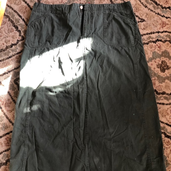 Green long skirt - Picture 1 of 2